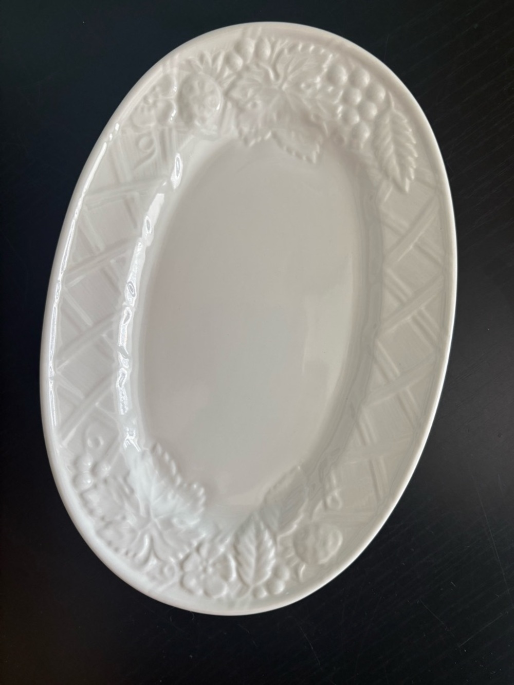 Mikasa White Embossed Oval Plate 9”